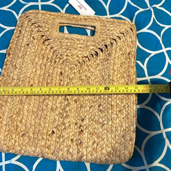 Vineyard Vines Straw tote, NWT - Picture 3 of 4